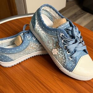 Blue and White Women's Casual Sneakers